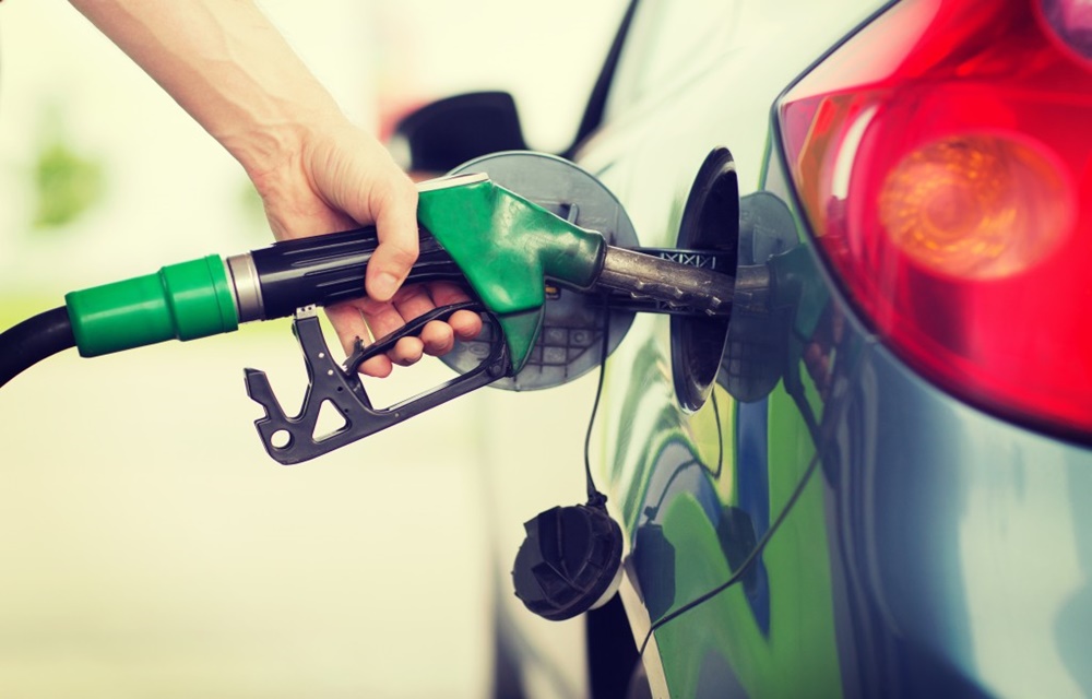 Ir para  <p>A Petrobras decidiu elevar o pre&ccedil;o nas refinarias do diesel, em 9,5%, e da gasolina, em 8,1%. A informa&ccedil;&atilde;o foi divulgada na noite desta segunda-feira (5) em nota distribu&iacute;da pela companhia....
